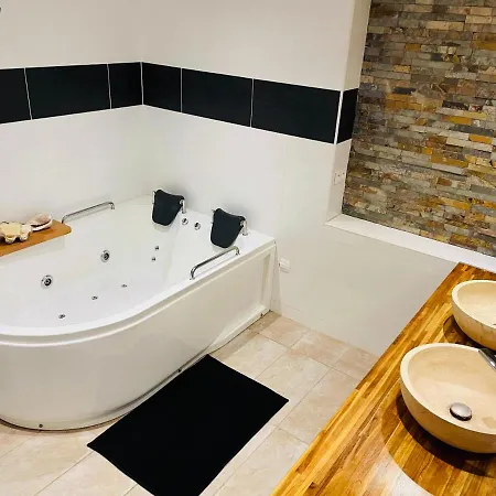 度假居 Charmante Maison Avec Jacuzzi *