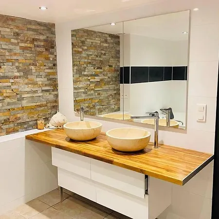 Charmante Maison Avec Jacuzzi 度假居 *