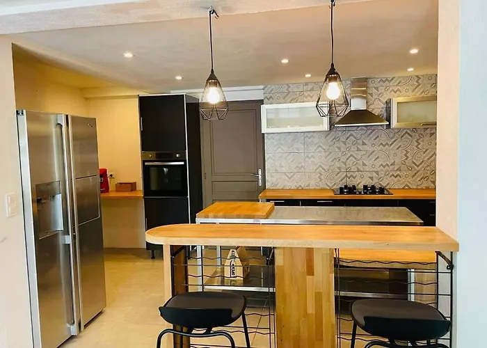 Сasa de vacaciones Charmante Maison Avec Jacuzzi *